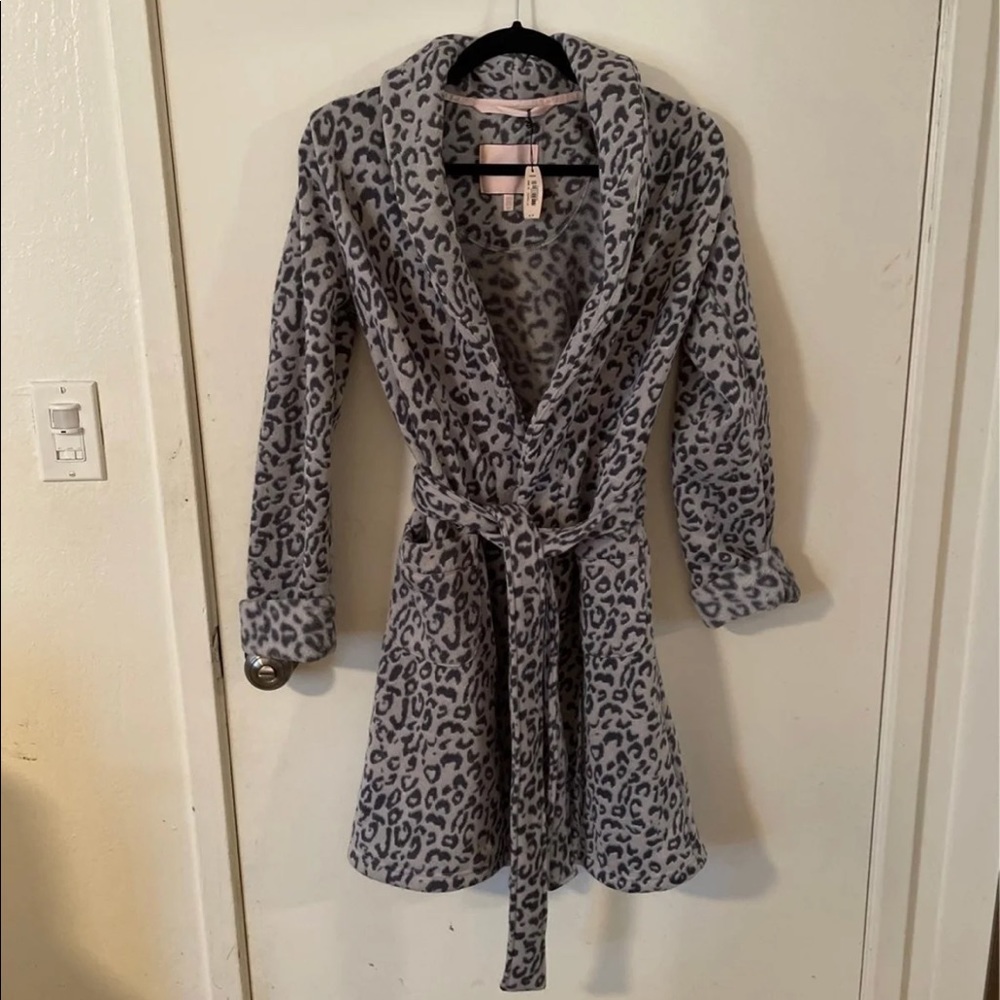 NWT Victorias Secret Grey Leopard Robe - Picture 3 of 9